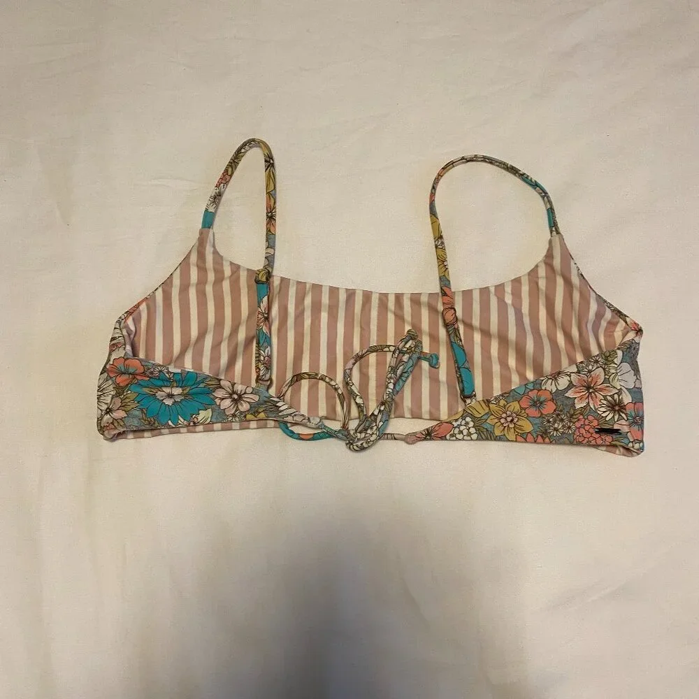 O'neill Juniors' Surfside Wildflower Printed Bikini Top - NWOT